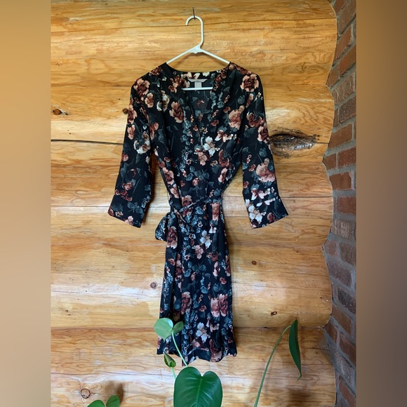 Floral Dress with waist tie - Picture 1 of 5